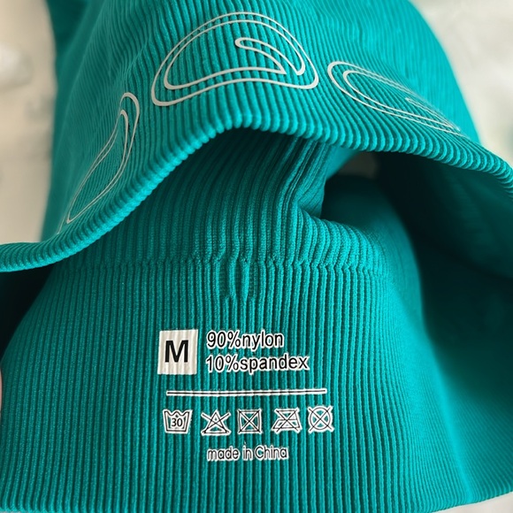 OQQ Medium Sports Bra - Picture 3 of 3